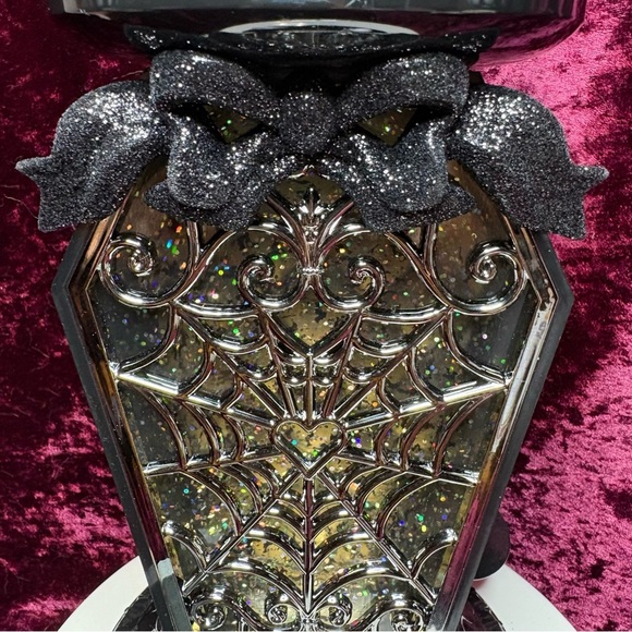 Bath & Body Works 2025 Light Up Glitter Coffin Waterglobe 3 Wick Candle Holder - Picture 10 of 12